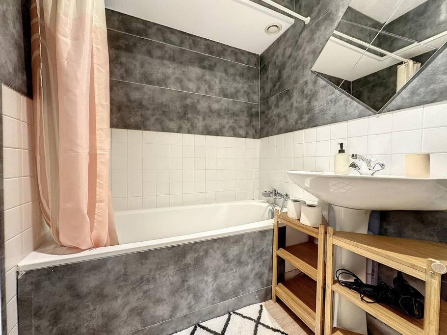 La Suite Duhamel - Au Pied De La Gare - Au Calme レンヌ エクステリア 写真